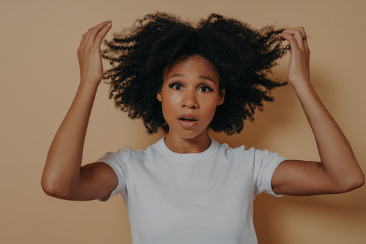 LES 7 ÉTAPES D’UNE ROUTINE CAPILLAIRE IDÉALE POUR LES CHEVEUX CRÉPUS